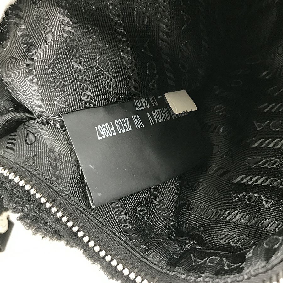 プラダ ショルダーバッグ