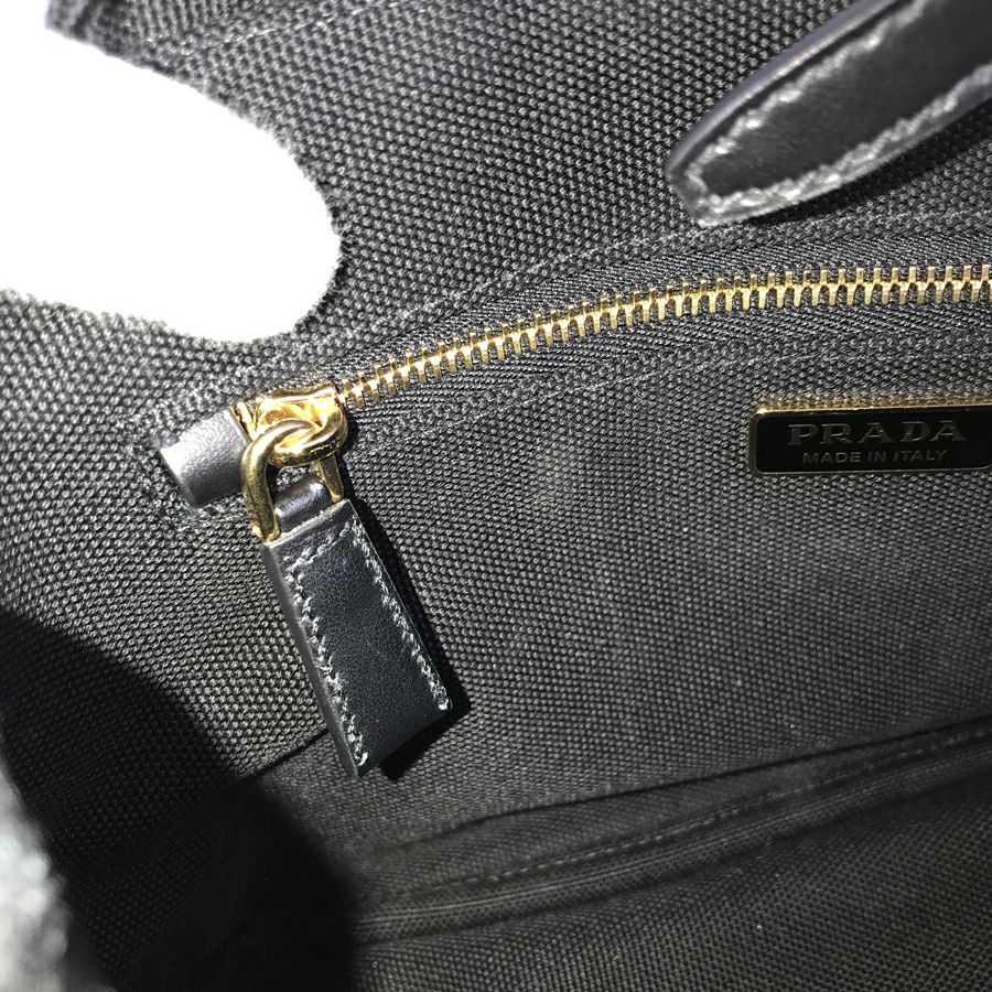 プラダ トートバッグ