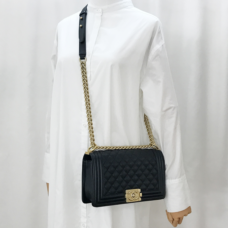 シャネル ショルダーバッグ