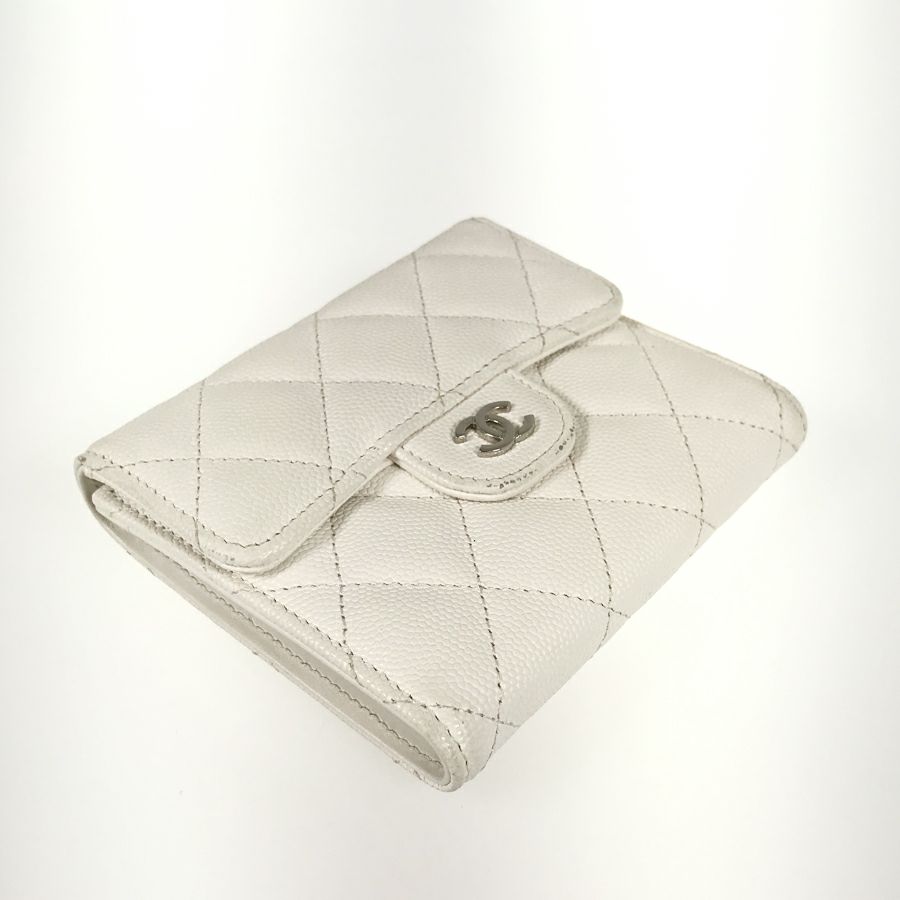 シャネル 三つ折り財布