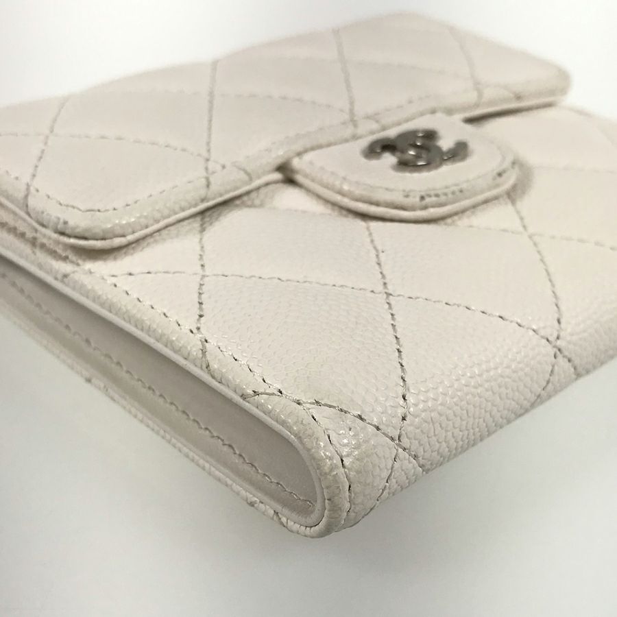 シャネル 三つ折り財布