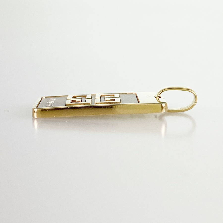 ジバンシー ペンダントトップ