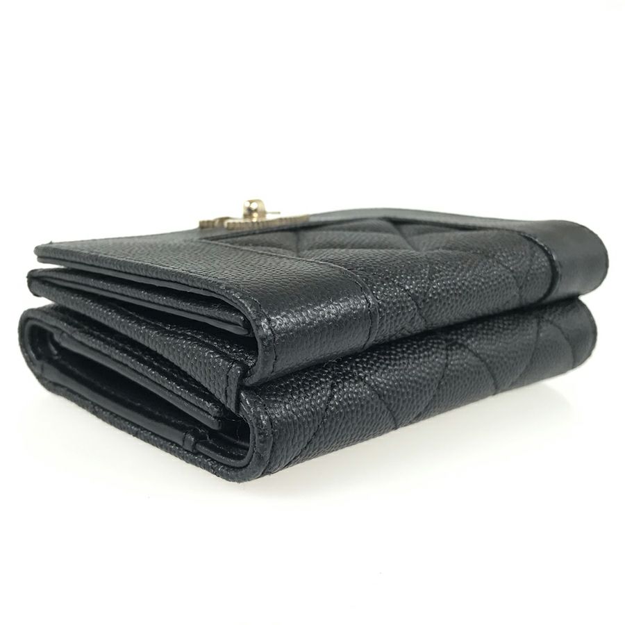 シャネル 三つ折り財布