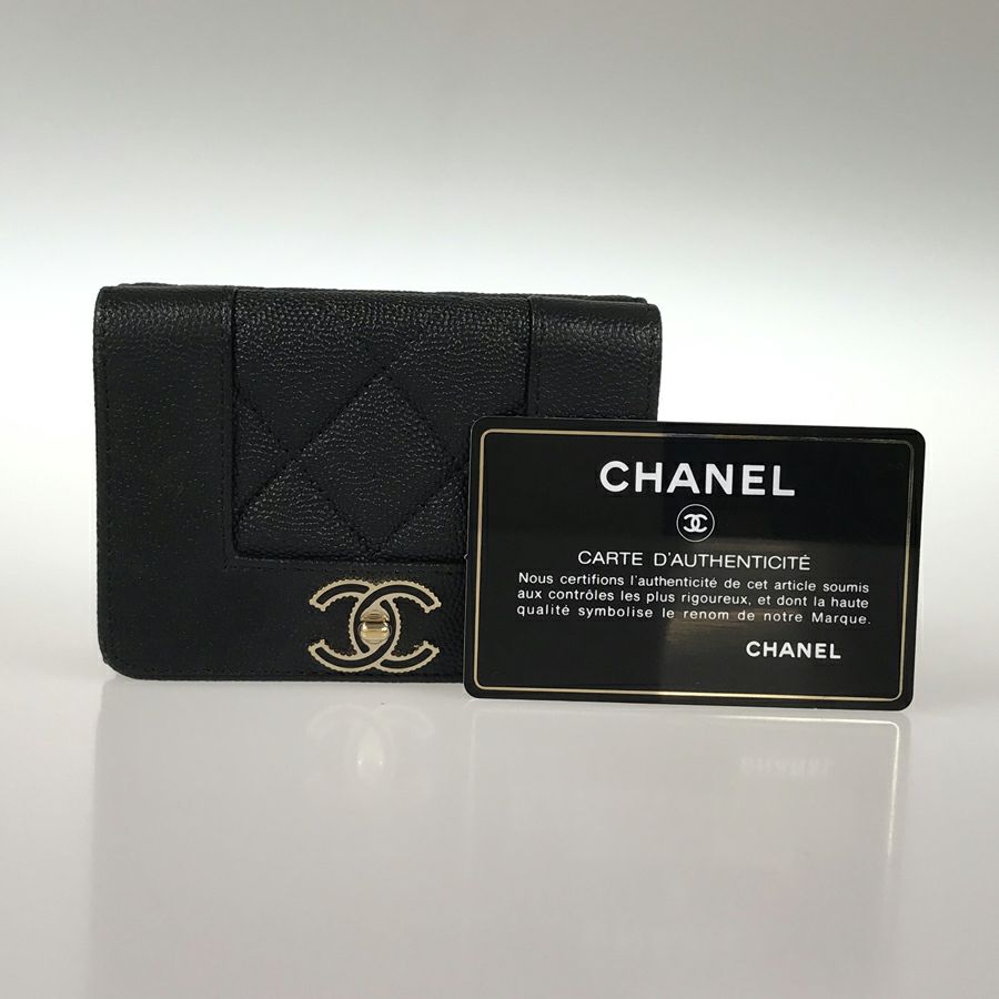 シャネル 三つ折り財布