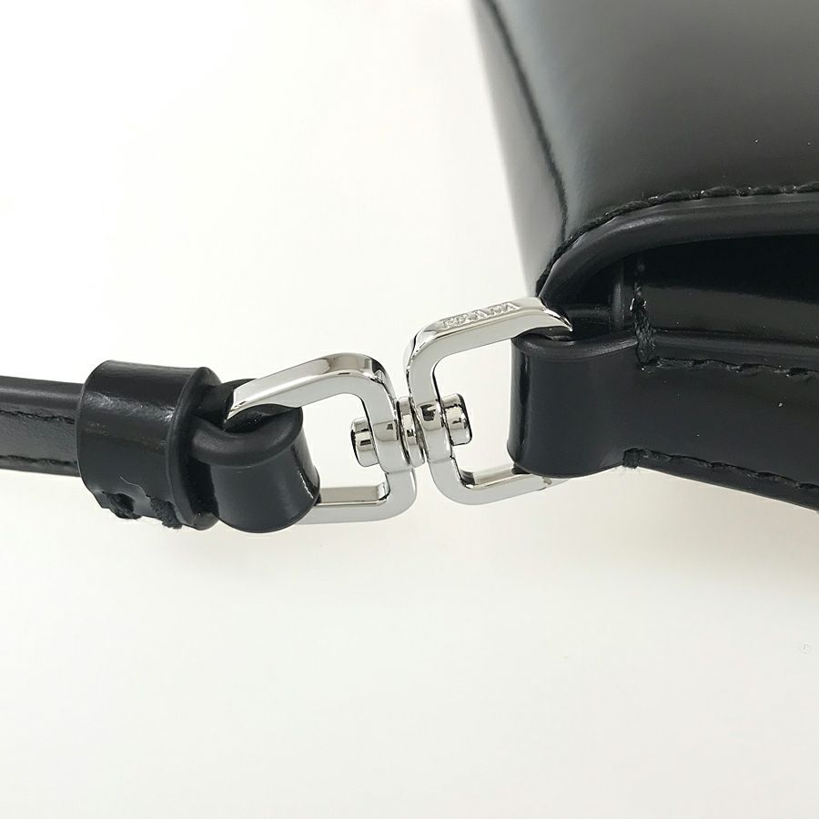 プラダ ショルダーバッグ