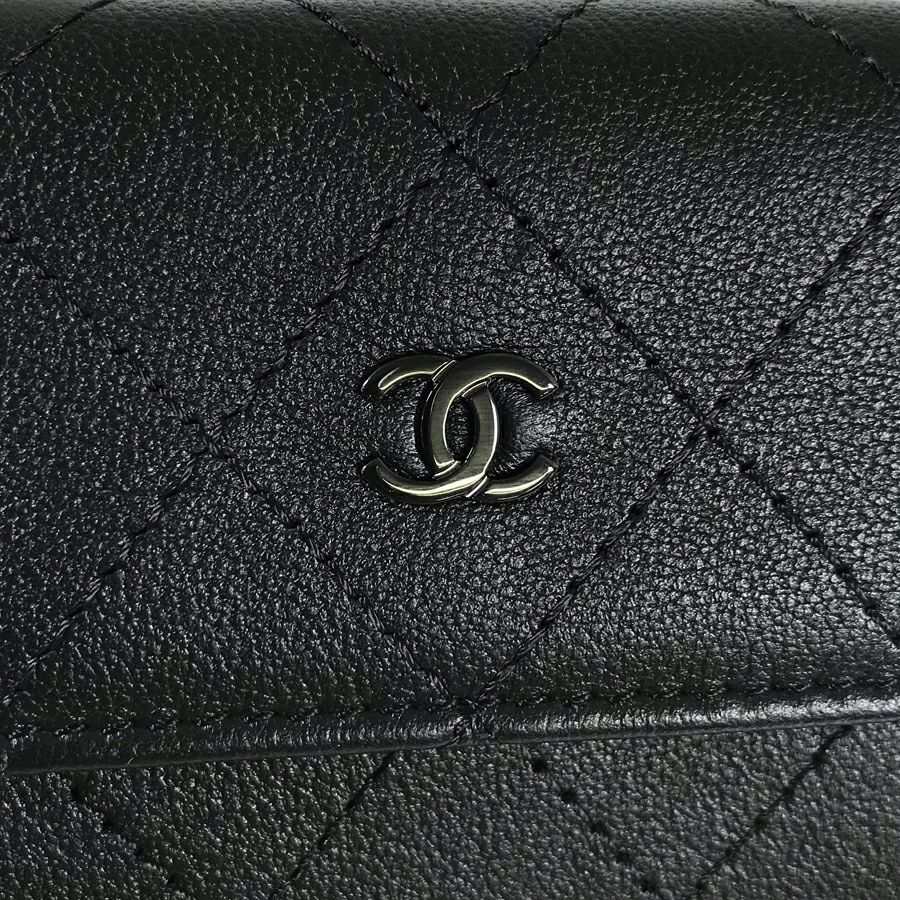 シャネル 三つ折り財布