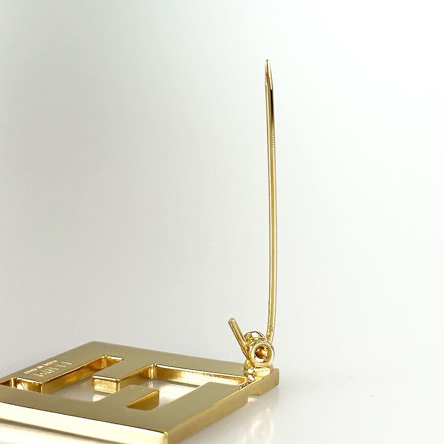 フェンディ ブローチ