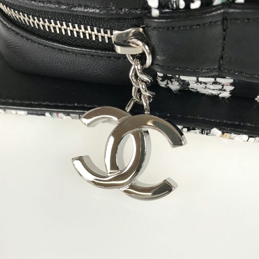 シャネル ショルダーバッグ