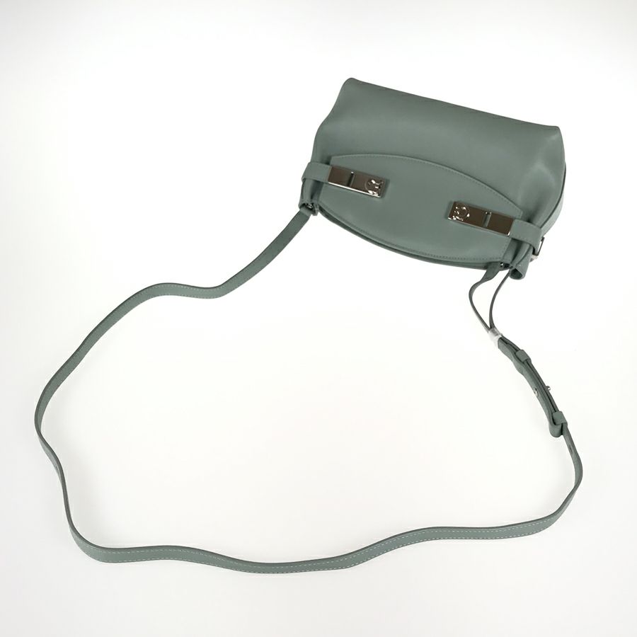 サルヴァトーレフェラガモ ショルダーバッグ