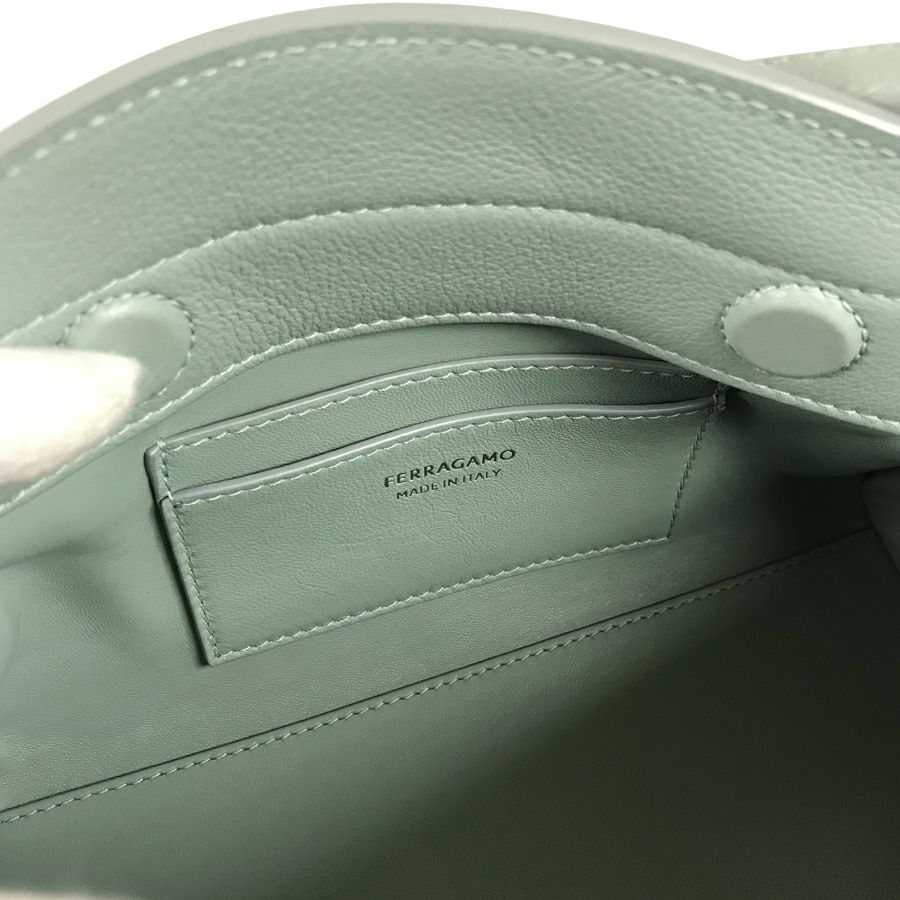 サルヴァトーレフェラガモ ショルダーバッグ