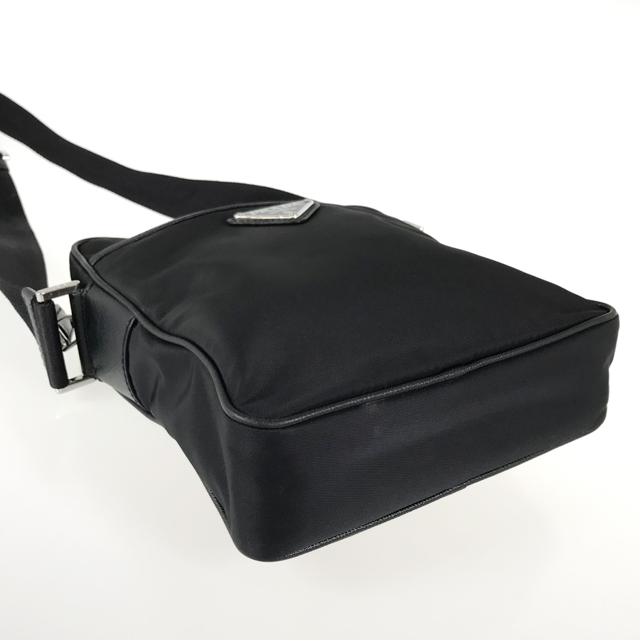 プラダ ショルダーバッグ