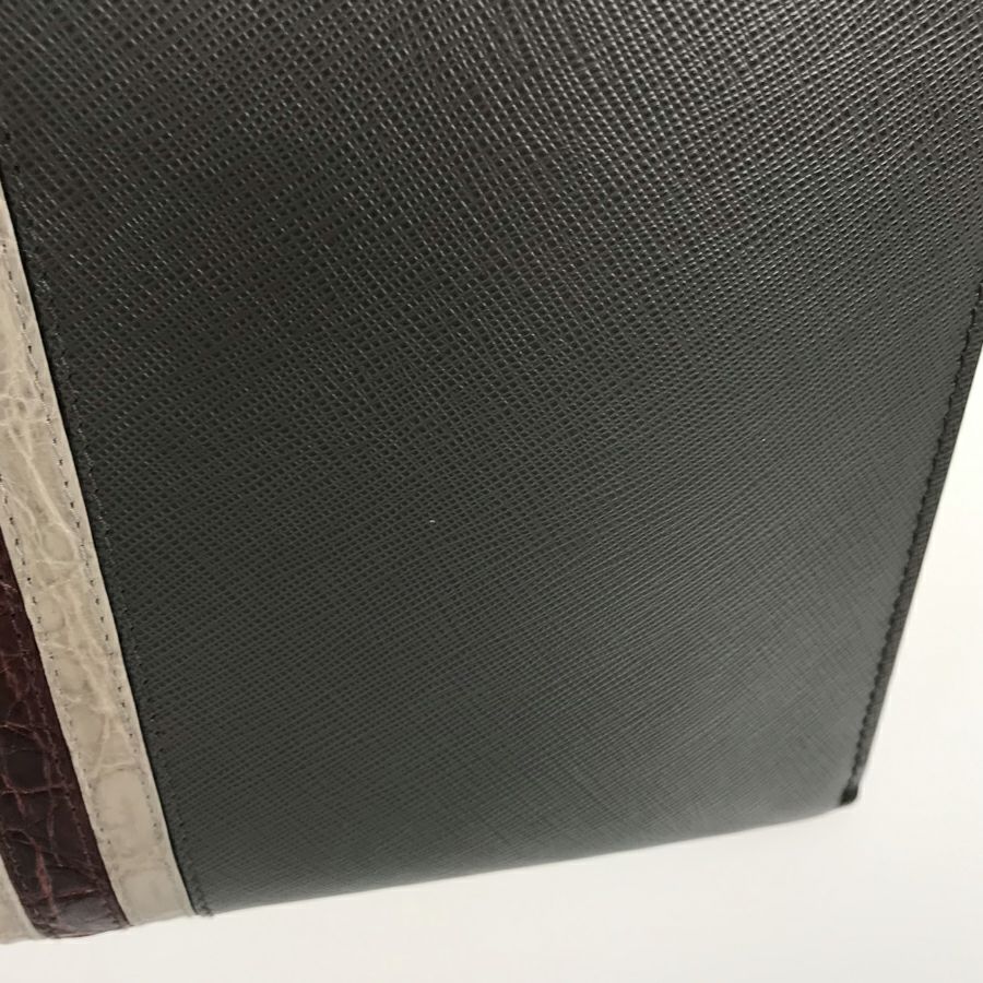 プラダ クラッチバッグ