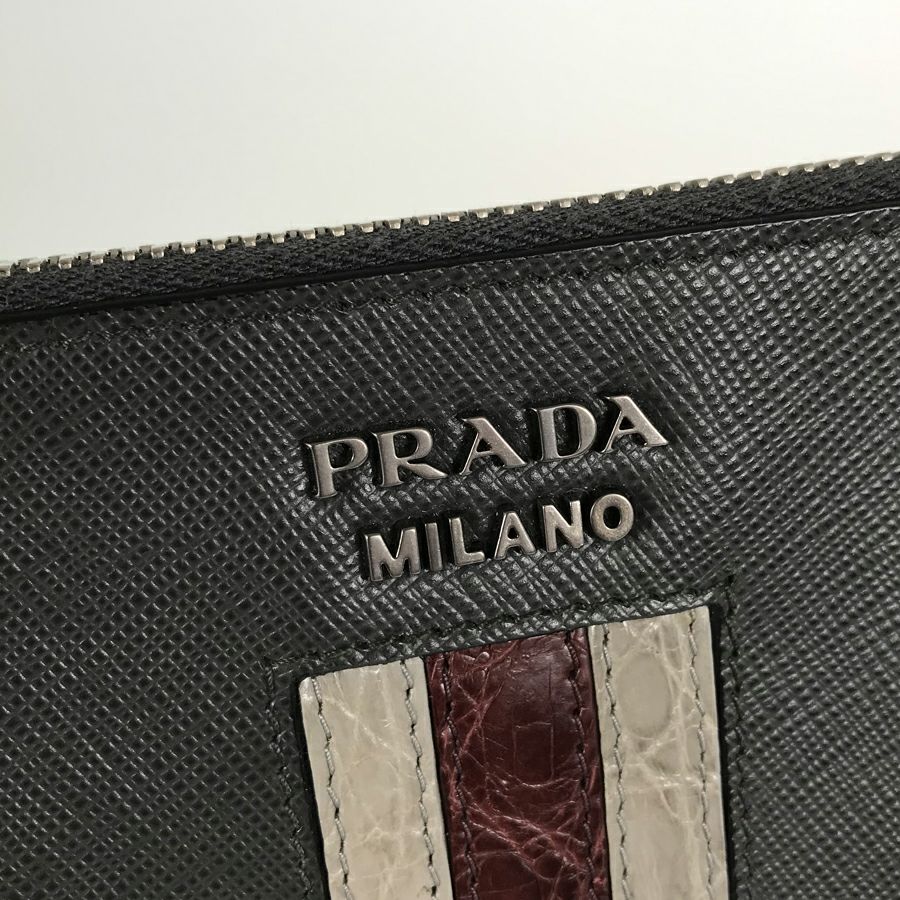 プラダ クラッチバッグ