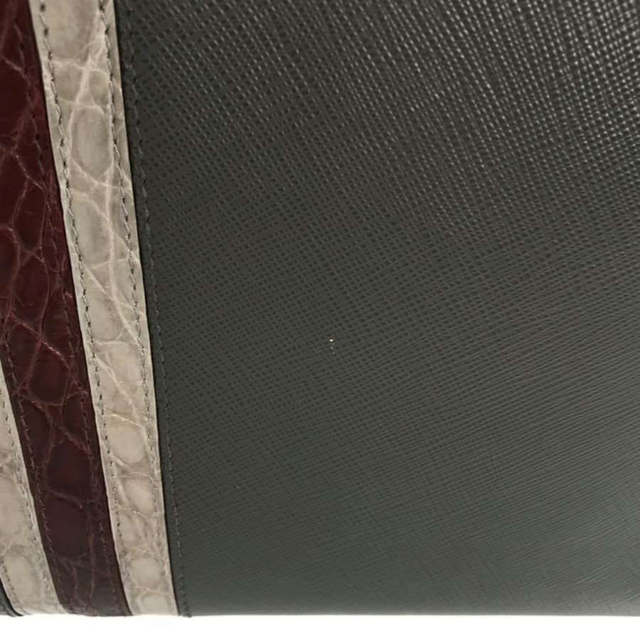 プラダ クラッチバッグ