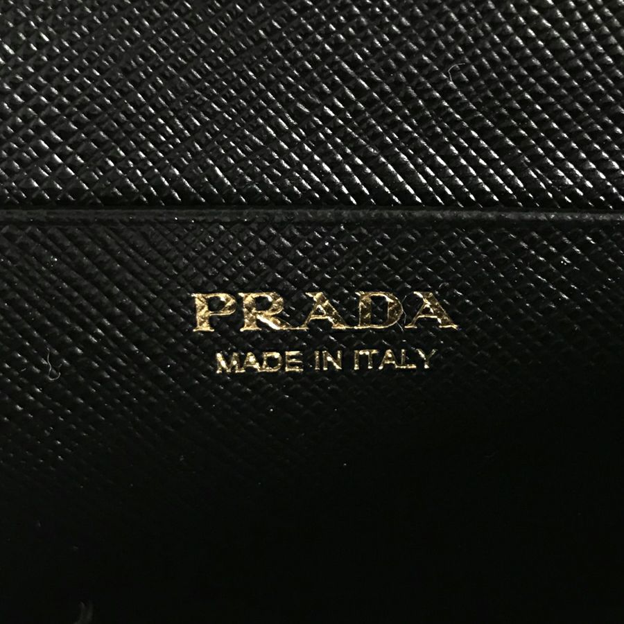 プラダ 名刺入れ