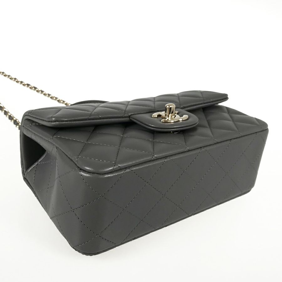 シャネル ショルダーバッグ