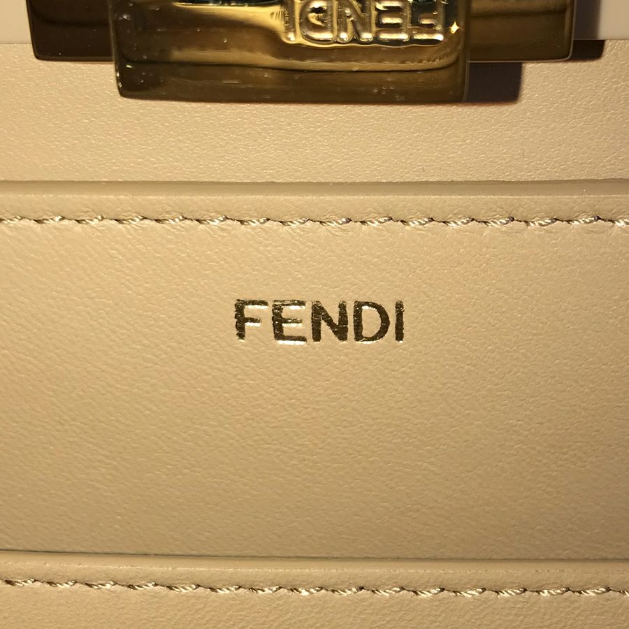 フェンディ ハンドバッグ