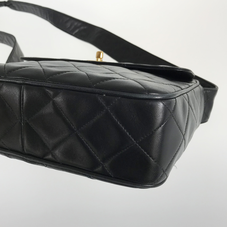 シャネル ショルダーバッグ