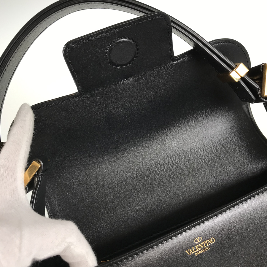 ヴァレンティノ ガラヴァーニ ショルダーバッグ