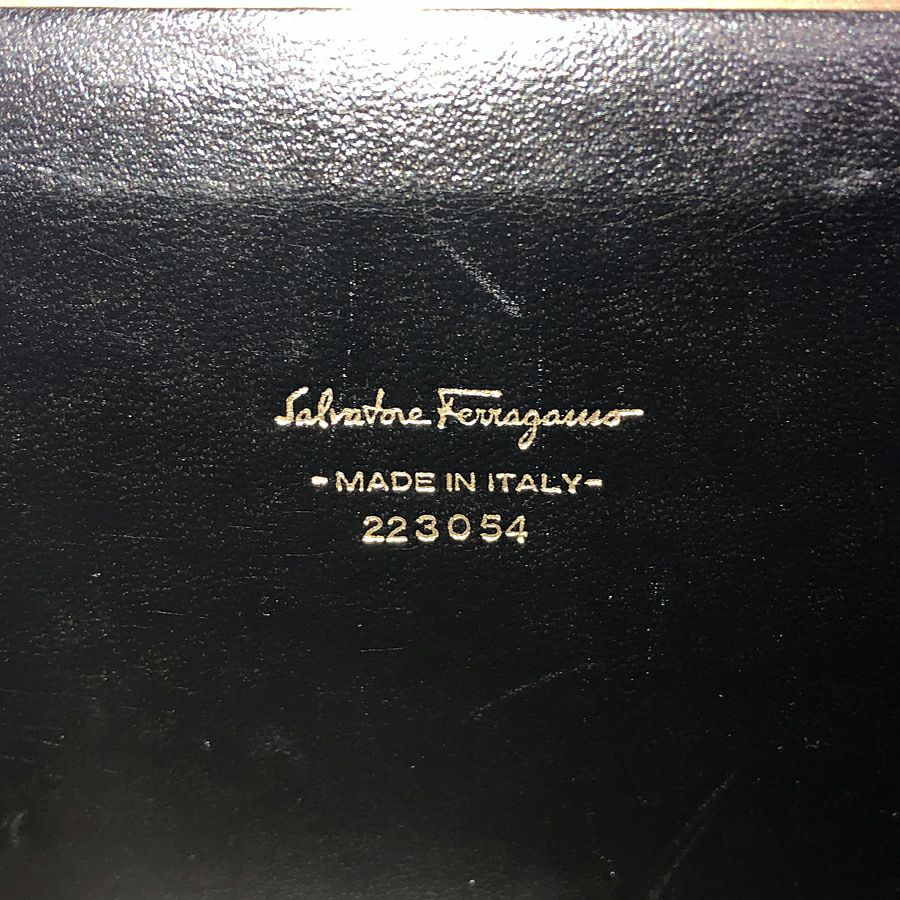 サルヴァトーレフェラガモ ショルダーバッグ