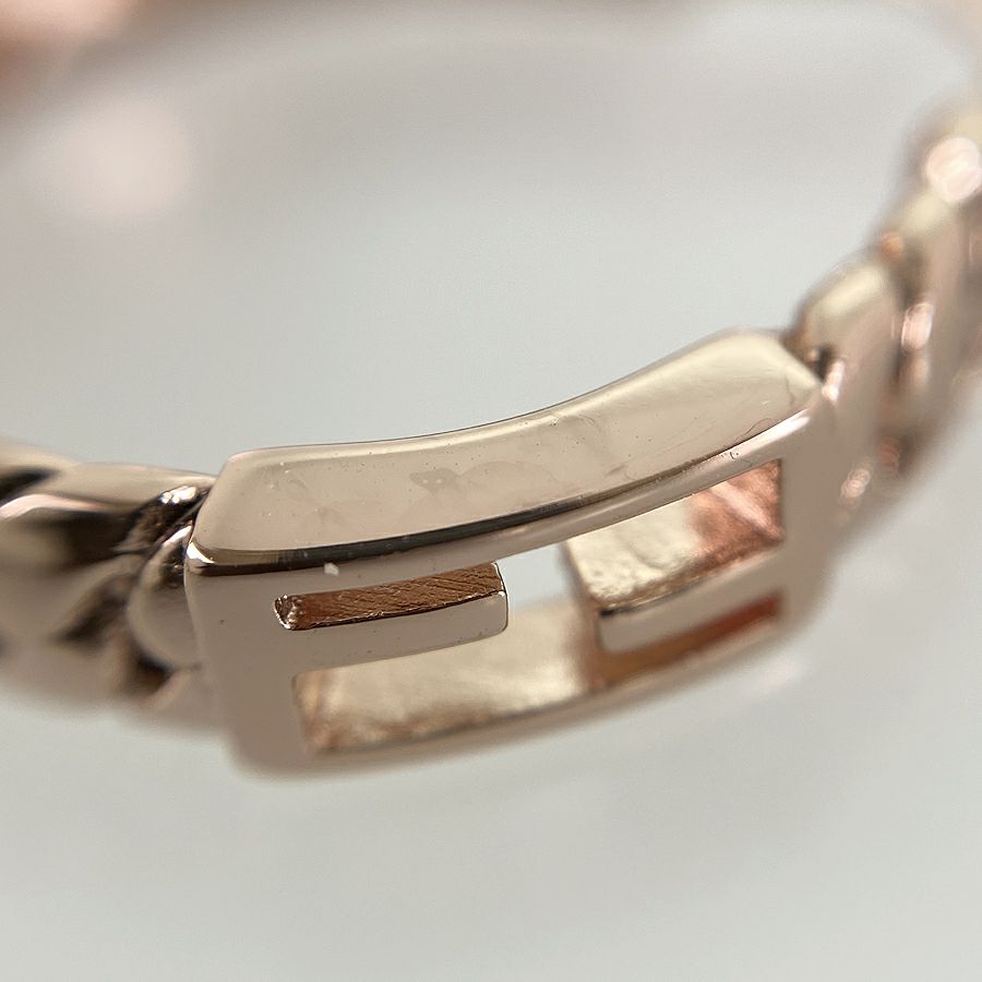 フェンディ ピアス